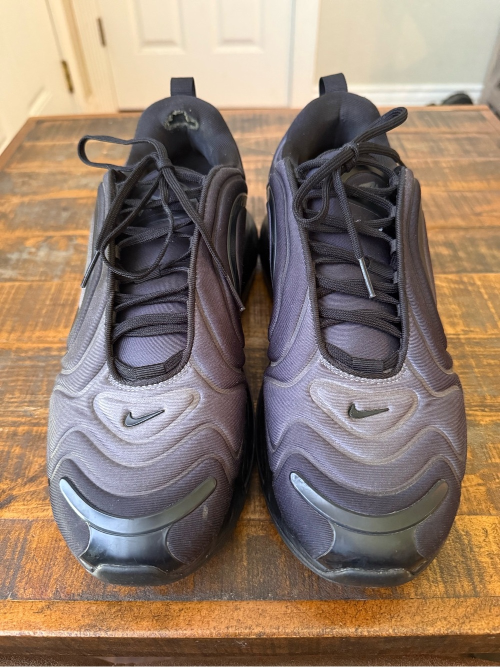 Nike Women’s Airmax 720 Black Grey Sneakers Athletic Shoe Size 13 (Men’s 11.5)
